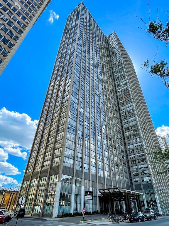 655 W IRVING PARK Road 4811, Chicago, IL 60613