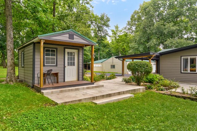 5725 S Farm Rd 131, Brookline, MO 65619
