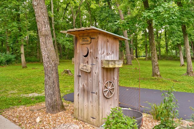 5725 S Farm Rd 131, Brookline, MO 65619