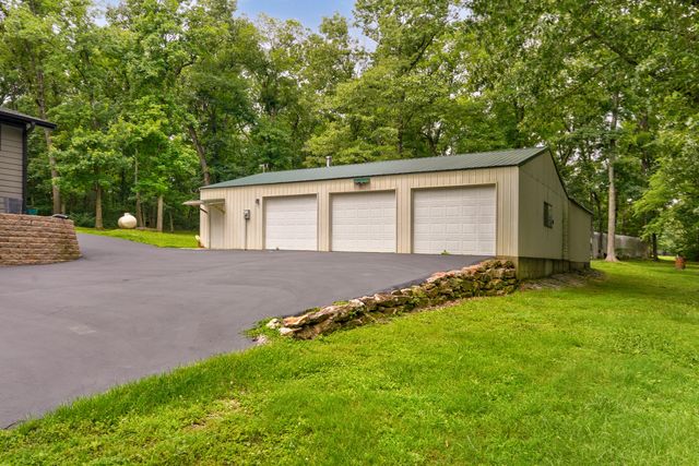 5725 S Farm Rd 131, Brookline, MO 65619