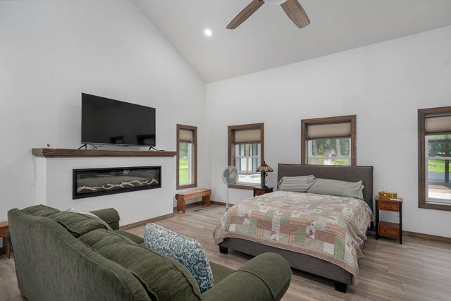 5725 S Farm Rd 131, Brookline, MO 65619