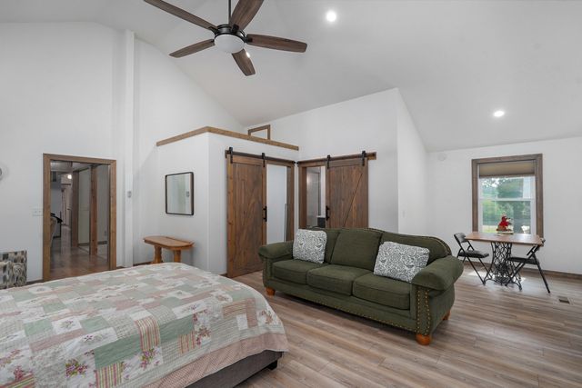 5725 S Farm Rd 131, Brookline, MO 65619