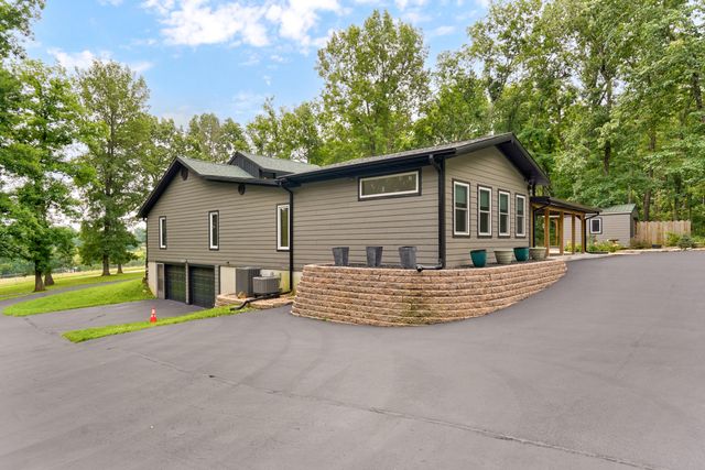 5725 S Farm Rd 131, Brookline, MO 65619