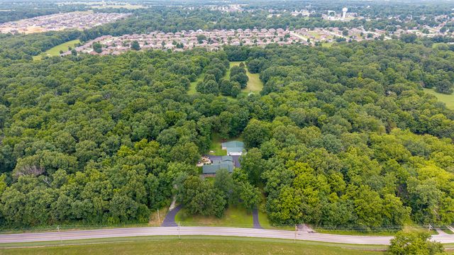 5725 S Farm Rd 131, Brookline, MO 65619