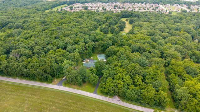 5725 S Farm Rd 131, Brookline, MO 65619