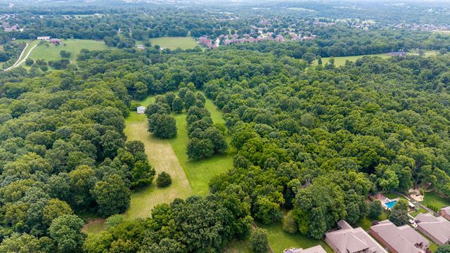 5725 S Farm Rd 131, Brookline, MO 65619