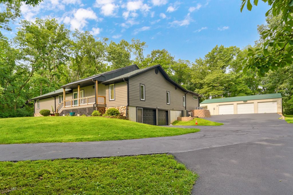 5725 S Farm Rd 131, Brookline, MO 65619