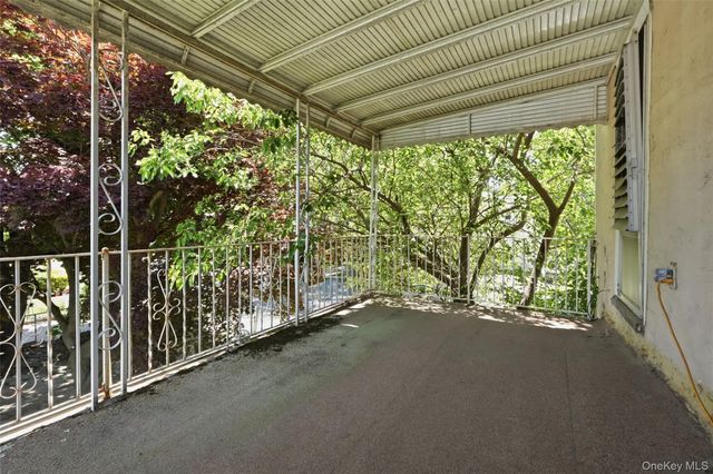 1 Moore Avenue, Hempstead, NY 11550