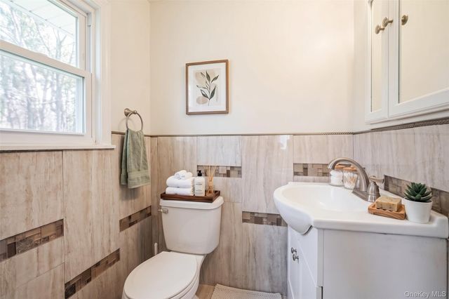 1 Moore Avenue, Hempstead, NY 11550