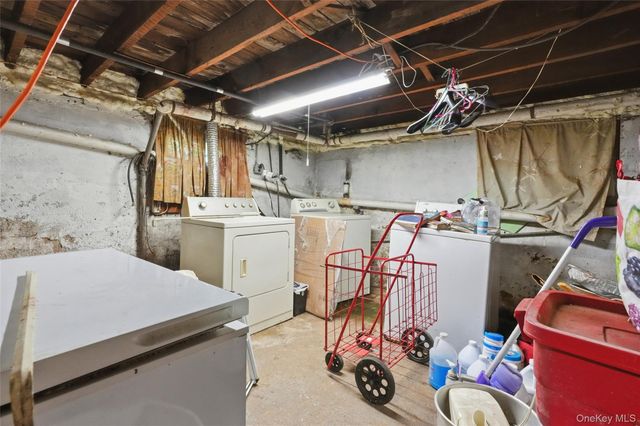 1 Moore Avenue, Hempstead, NY 11550