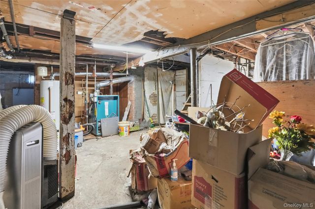 1 Moore Avenue, Hempstead, NY 11550