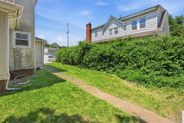 1 Moore Avenue, Hempstead, NY 11550