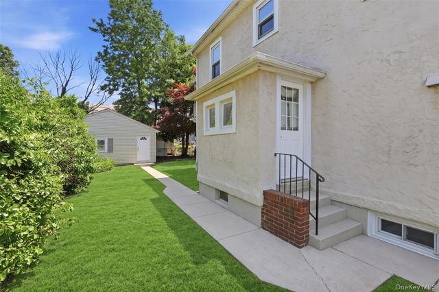 1 Moore Avenue, Hempstead, NY 11550