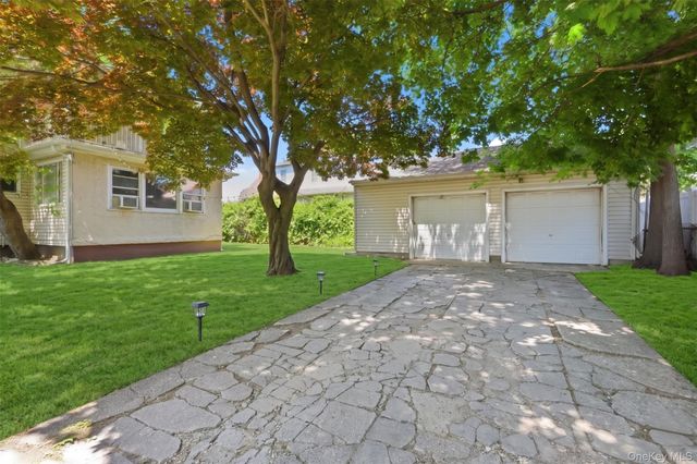 1 Moore Avenue, Hempstead, NY 11550