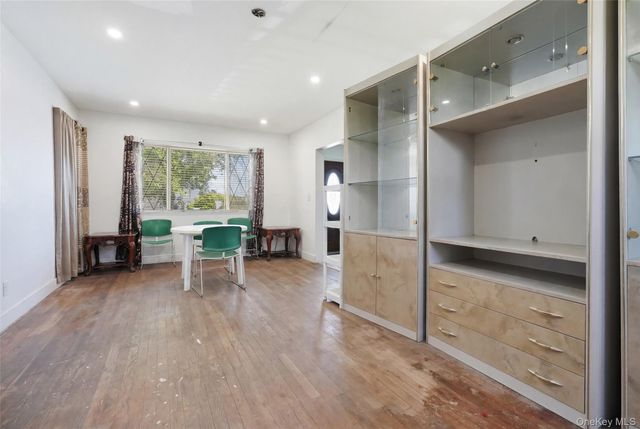 1 Moore Avenue, Hempstead, NY 11550