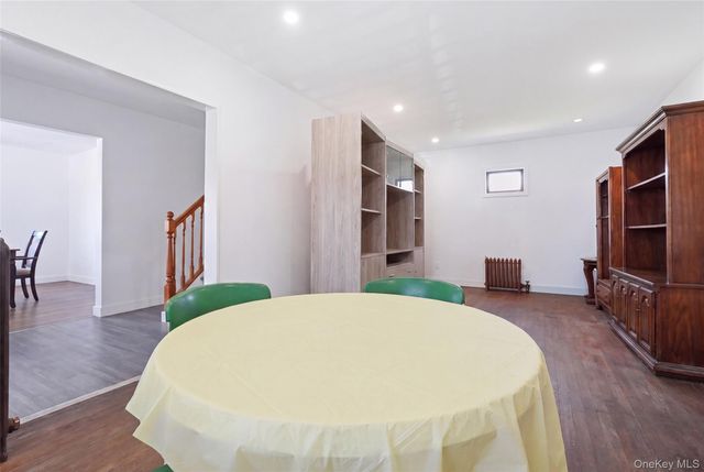 1 Moore Avenue, Hempstead, NY 11550