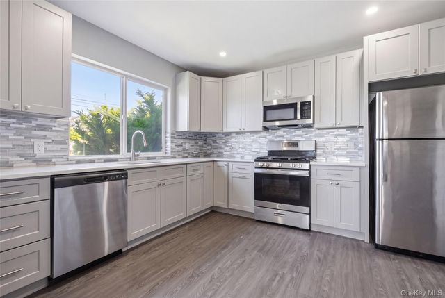 1 Moore Avenue, Hempstead, NY 11550
