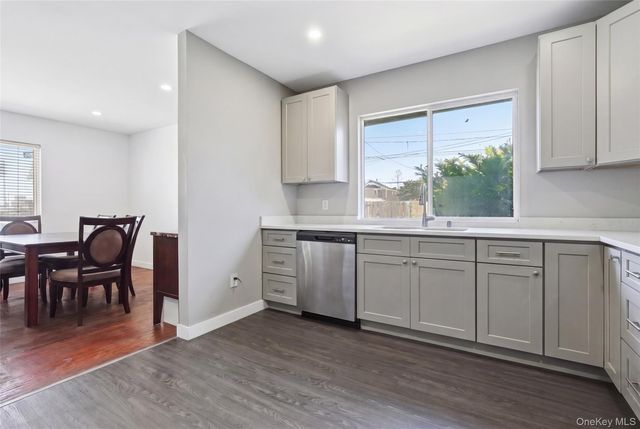1 Moore Avenue, Hempstead, NY 11550