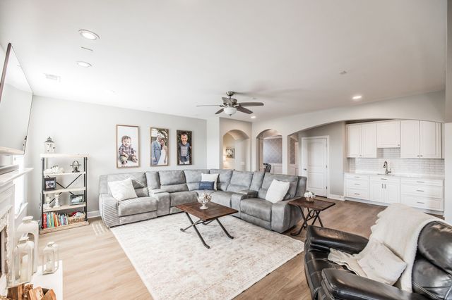 1068 Harvey Springs Dr, Spring Hill, TN 37174