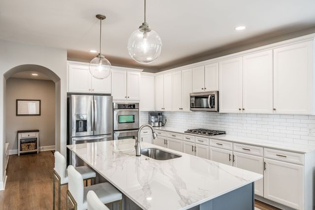 1068 Harvey Springs Dr, Spring Hill, TN 37174