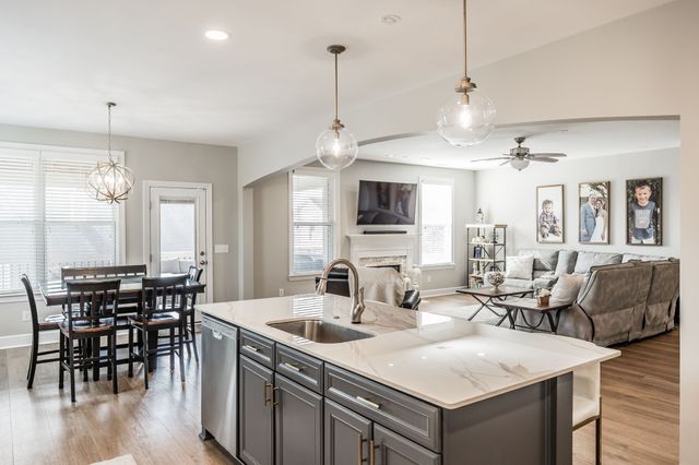 1068 Harvey Springs Dr, Spring Hill, TN 37174