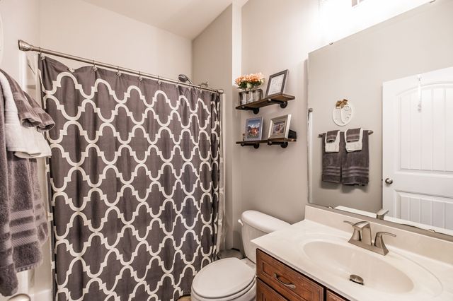 1068 Harvey Springs Dr, Spring Hill, TN 37174