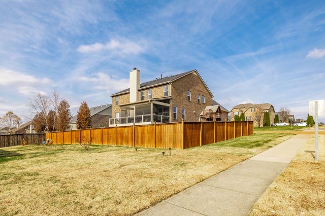 1068 Harvey Springs Dr, Spring Hill, TN 37174