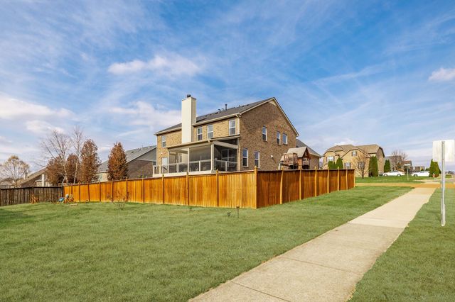 1068 Harvey Springs Dr, Spring Hill, TN 37174