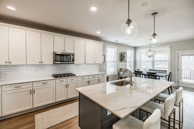 1068 Harvey Springs Dr, Spring Hill, TN 37174