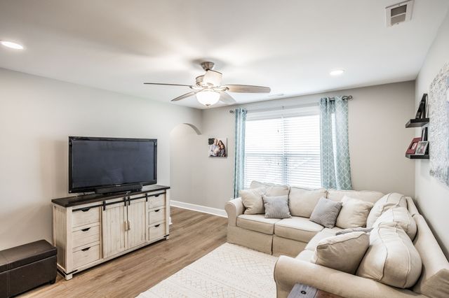 1068 Harvey Springs Dr, Spring Hill, TN 37174