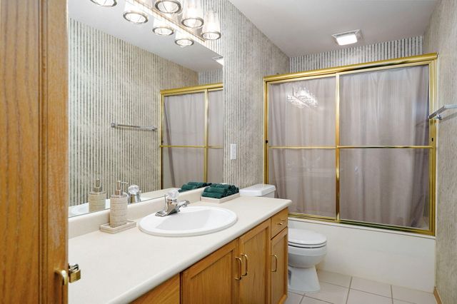 225 Lower Emerald Bay Circle 13, Hollister, MO 65672