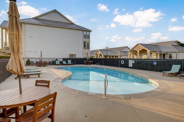 225 Lower Emerald Bay Circle 13, Hollister, MO 65672