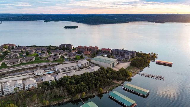 225 Lower Emerald Bay Circle 13, Hollister, MO 65672