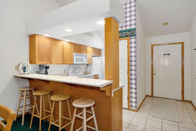 225 Lower Emerald Bay Circle 13, Hollister, MO 65672