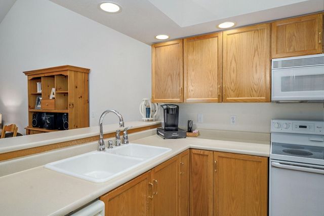 225 Lower Emerald Bay Circle 13, Hollister, MO 65672