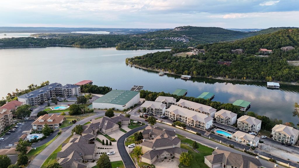 225 Lower Emerald Bay Circle 13, Hollister, MO 65672