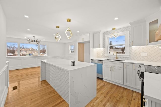 171 Carey Cir, Stoughton, MA 02072