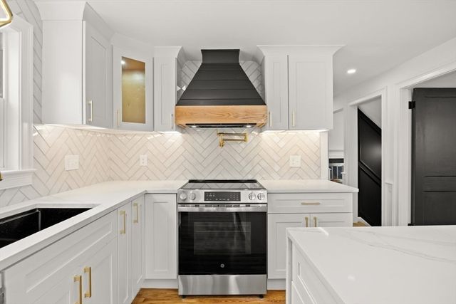 171 Carey Cir, Stoughton, MA 02072