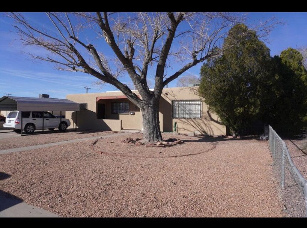 913 California Street SE, Albuquerque, NM 87108