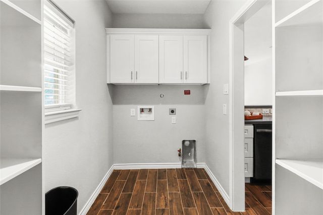 507 E Foley Street, Alvin, TX 77511