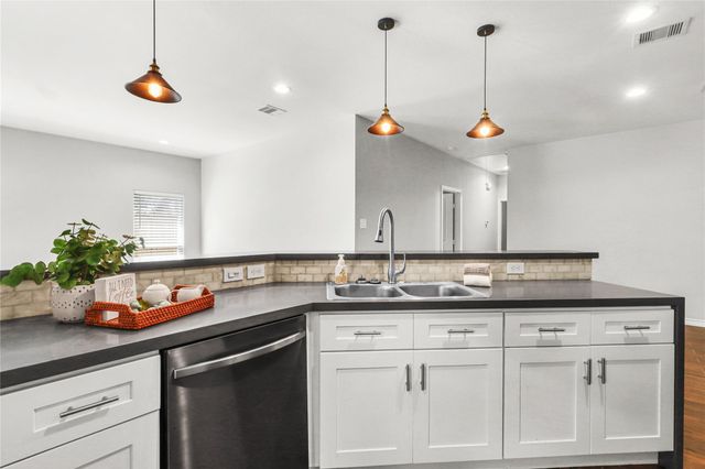 507 E Foley Street, Alvin, TX 77511