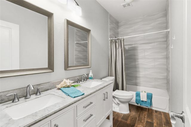 507 E Foley Street, Alvin, TX 77511