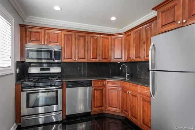 60 Johnson Avenue 4-2B, Sayville, NY 11782