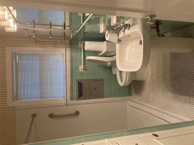 912 E 32nd St. ST E 101, Austin, TX 78705