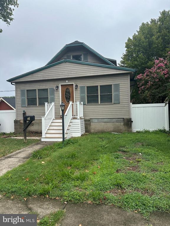 15 E CHARLES ST, Palmyra, NJ 08065