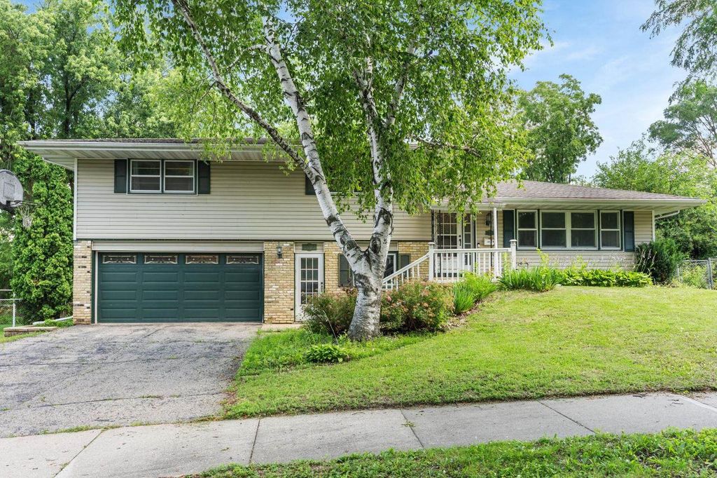 1011 Bay Ridge Road, Madison, WI 53716