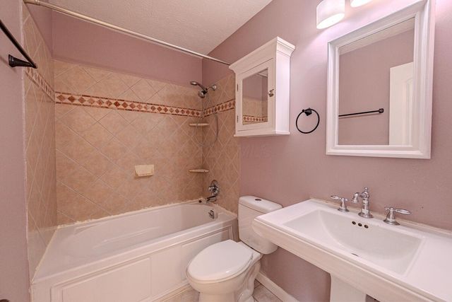 3001 Essington Drive, Dublin, OH 43017