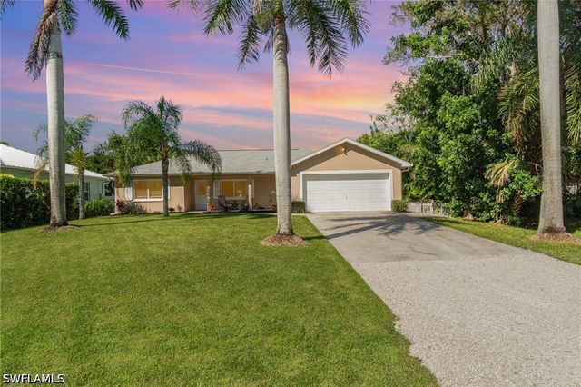 4618 Sierra LN, Bonita Springs, FL 34134