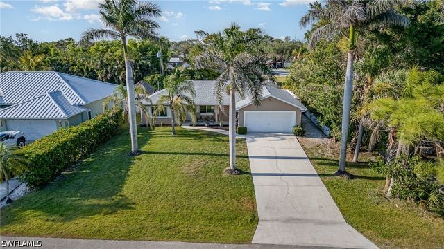 4618 Sierra LN, Bonita Springs, FL 34134