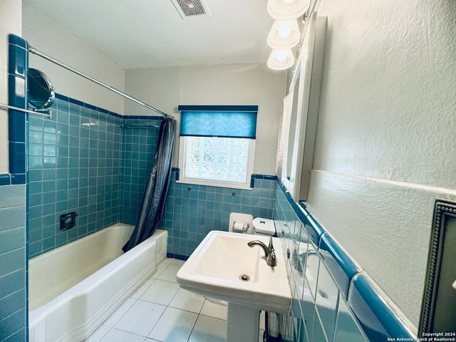 211 LEMING DR, San Antonio, TX 78201